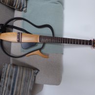YAMAHA SILENT GUITAR. SLG100S